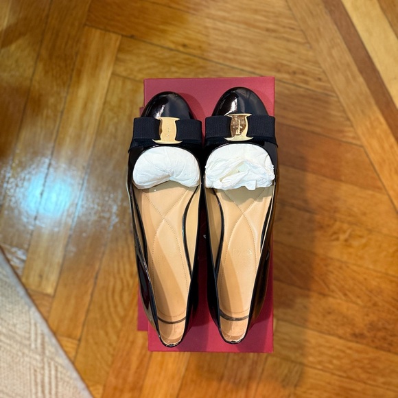 Ferragamo Varina Ballet Flats - size 9 - Picture 9 of 10